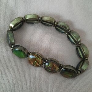 Vintage Style Iridescent Green Cabochon Stretch Bracelet-Antique Finish